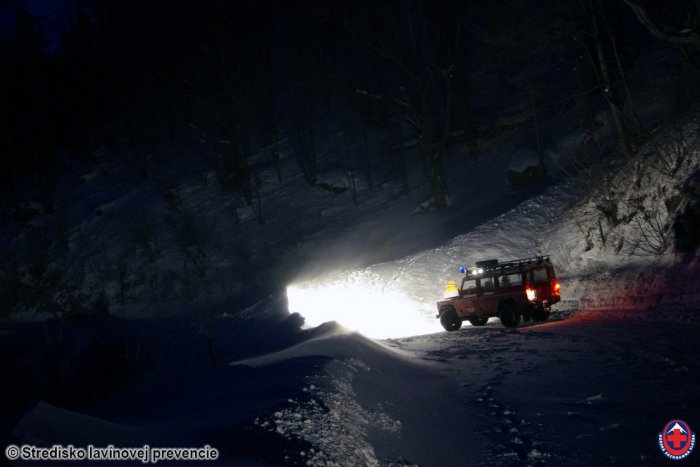 Ilustračný obrázok k článku Na Čertovici padla lavína: Cesta cez horský priechod je neprejazdná
