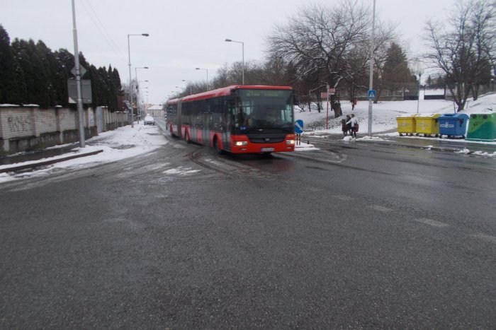 Ilustračný obrázok k článku MHD dnes jazdí bez meškania. Problémy majú iba električky na Peknej ceste