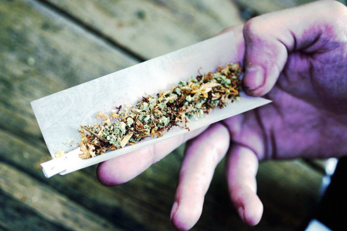 Ilustračný obrázok k článku Mestskí policajti vyrušili fajčiarov: V rukách nemali tabak, ale...