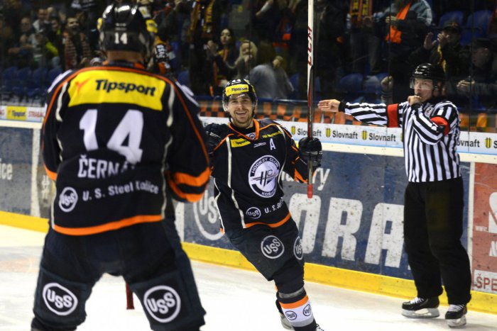 Ilustračný obrázok k článku Košickí hokejisti sa vyznamenali: Spilar zrazil súpera z Nitry štyrmi gólmi do kolien!