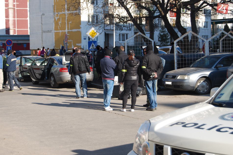 Ilustračný obrázok k článku Razia v Nových Zámkoch, drogy, alebo podvody s bytmi: Policajti vysvetľujú, čo sa vlastne v ten deň stalo