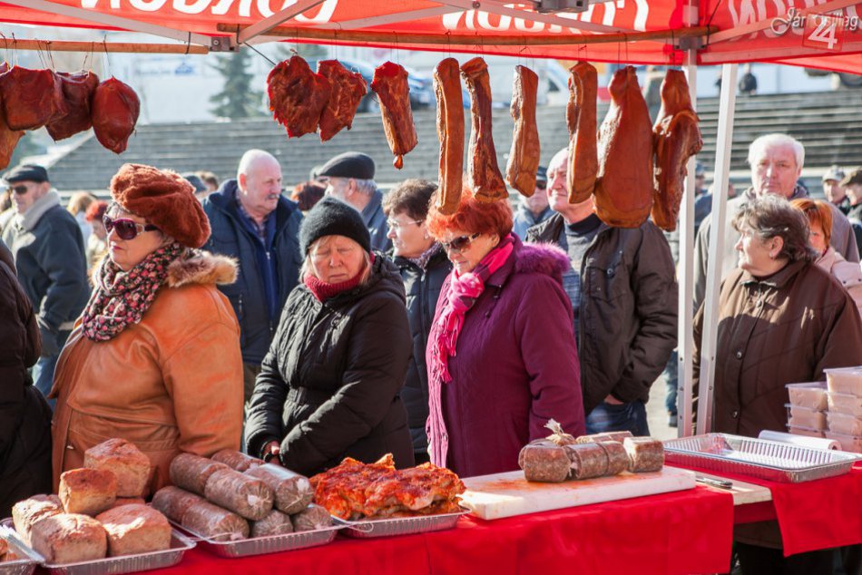 Ilustračný obrázok k článku Klokočina opäť ožila zaujímavou akciou: Zabíjačka na najväčšom sídlisku sa vydarila