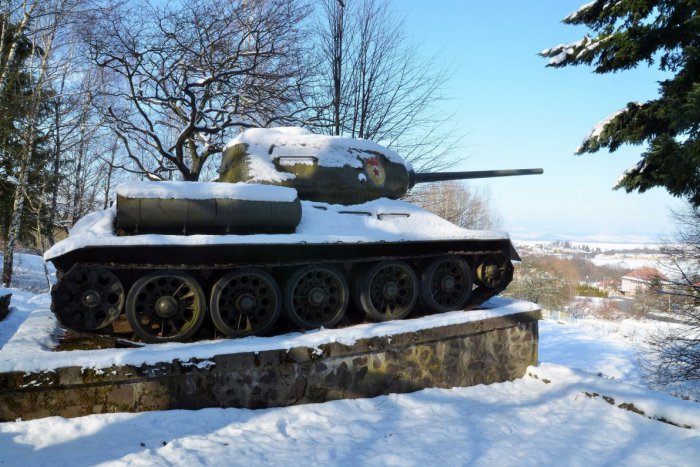 Ilustračný obrázok k článku Tento tank sa vraj zapojil do bitky o Berlín: V dedine si ho vážia, no riešia závažný problém