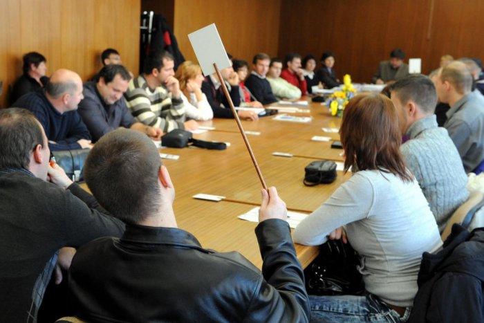 Ilustračný obrázok k článku Užite si pravú atmosféru aukcie: Na pošte pri stanici sa budú dražiť aj takéto kuriozity