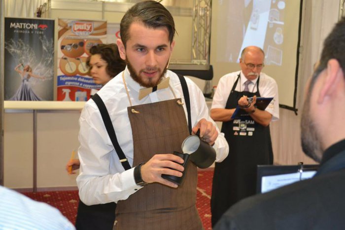 Ilustračný obrázok k článku Kremničan Robo (20) sa stal tretím najlepším baristom na Slovensku: Pre kávičkárov má jedinú radu