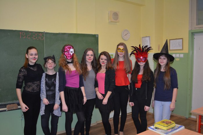 Ilustračný obrázok k článku Netradičné vyučovanie rožňavských žiakov: Do masiek sa obliekli aj samotní učitelia!