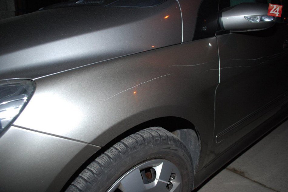 Ilustračný obrázok k článku Neznámy vandal úradoval na Novobanskej v Košiciach: Vyberal si kvalitné značky, pozrite ZÁBERY z miesta!