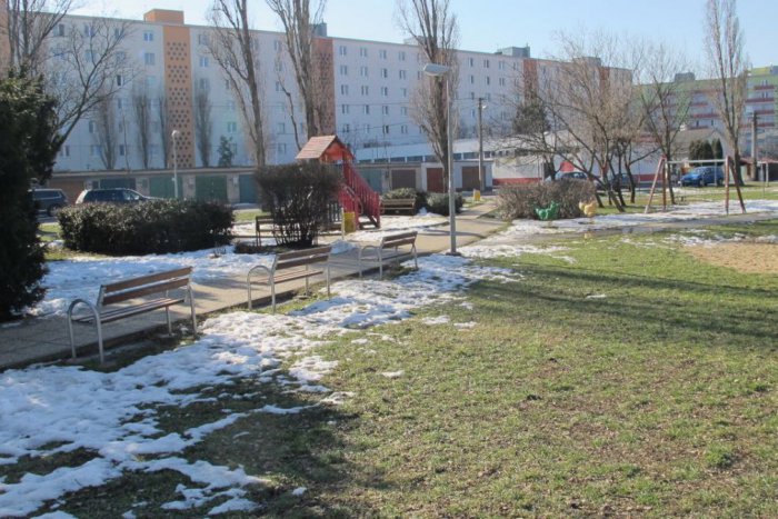 Ilustračný obrázok k článku Nové Mesto revitalizuje park na Hálkovej. Na čo sa môžete tešiť?
