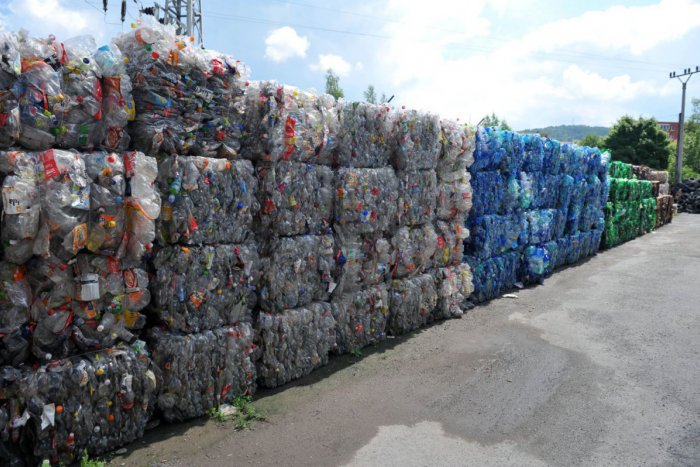 Ilustračný obrázok k článku Slováci ročne použijú miliardu PET fliaš: Tony odpadu končia v prírode