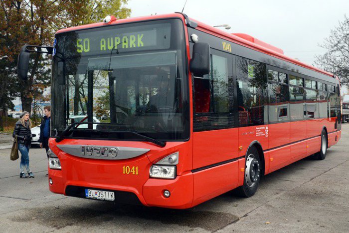 Ilustračný obrázok k článku Dopravný podnik modernizuje „vo veľkom“. Začiatkom mája už bude po Bratislave jazdiť až 70 nových autobusov