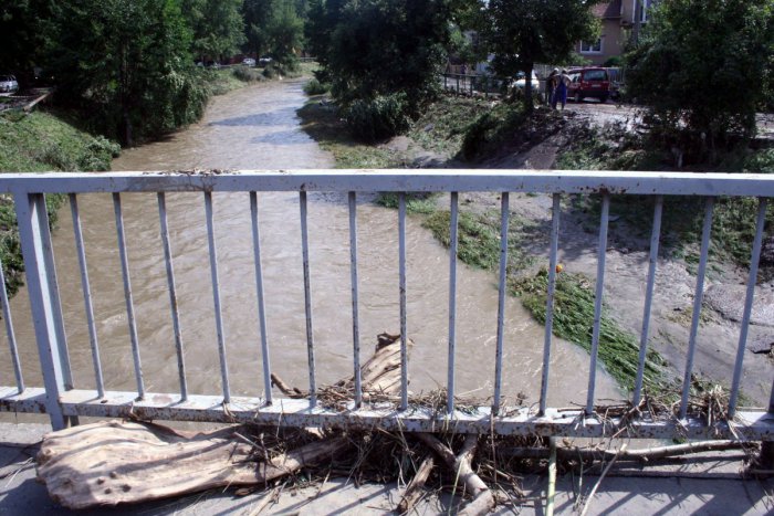 Ilustračný obrázok k článku Povodne si na moste v Prievidzi vybrali svoju daň: O jeho ďalšom osude rozhodne až diagnostika