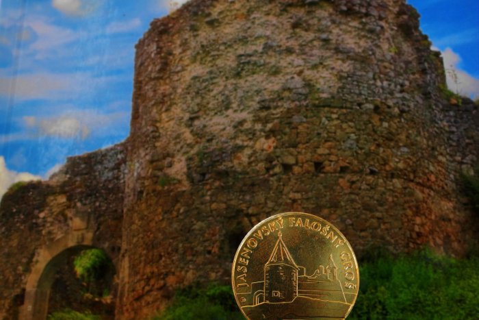 Ilustračný obrázok k článku Na Jasenovskom hrade ožije legenda: Budete si tam môcť vyraziť svoju falošnú mincu!
