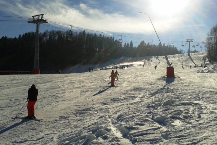 Ilustračný obrázok k článku Chystáte sa na víkendovú lyžovačku? Takto to vyzerá na zjazdovkách v okolí Bystrice