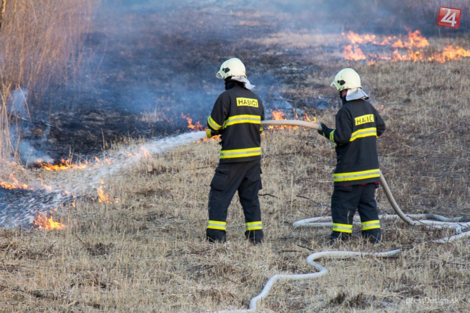 Ilustračný obrázok k článku Les pri Betliari v plameňoch. Rožňavskí hasiči: Požiar máme pod kontrolou!