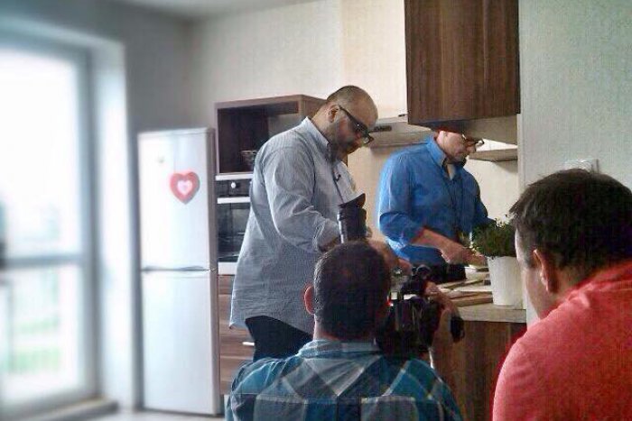 Ilustračný obrázok k článku Adnan Akram nie je iba poslanec, ale aj kulinár: Kuchtí jedna radosť a zákvas pije s čili