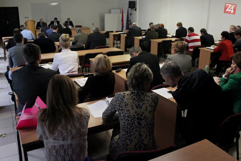 Ilustračný obrázok k článku Poslanci o situácii v mestskom zastupiteľstve: Kádrovanie, bránenie vo výkone mandátu a osobné útoky!