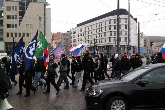 Ilustračný obrázok k článku Bratislavou opäť znelo: "Na stráž!" Stretu nacionalistov a aktivistov ale polícia zabránila