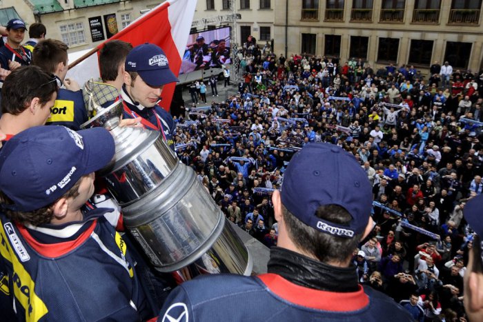 Ilustračný obrázok k článku Čo ponúka Slovanu extraliga na rozdiel od KHL? Takto sa oslavovali majstrovské tituly v Bratislave v minulosti + FOTO