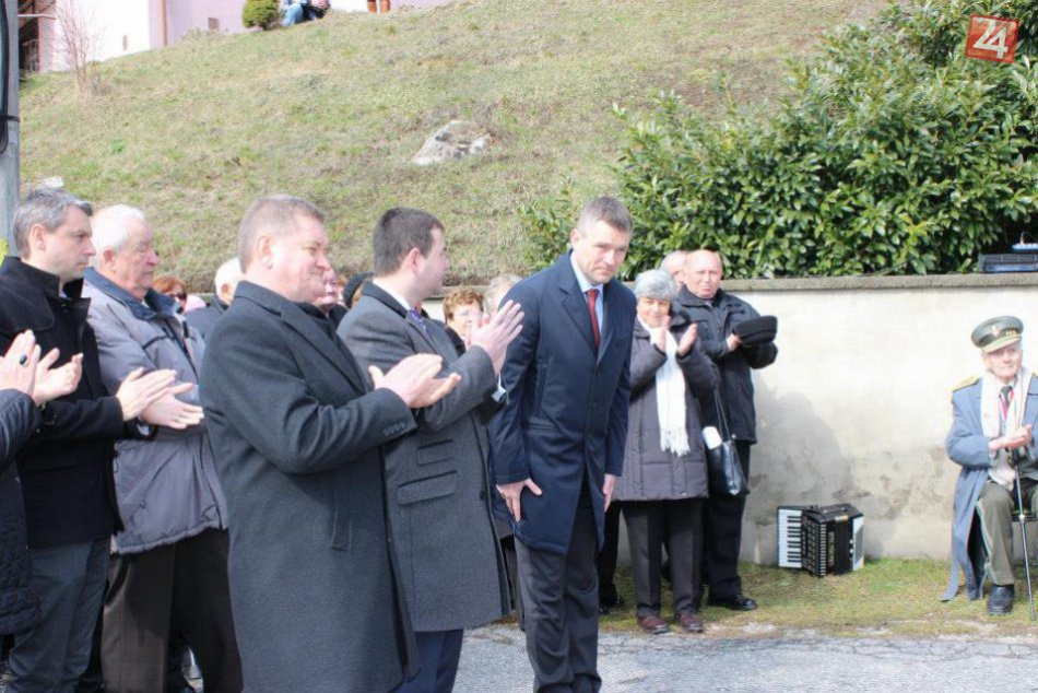 Ilustračný obrázok k článku FOTO: Skýcov navštívil šéf parlamentu. S domácimi si pripomenul 70. výročie vypálenia obce
