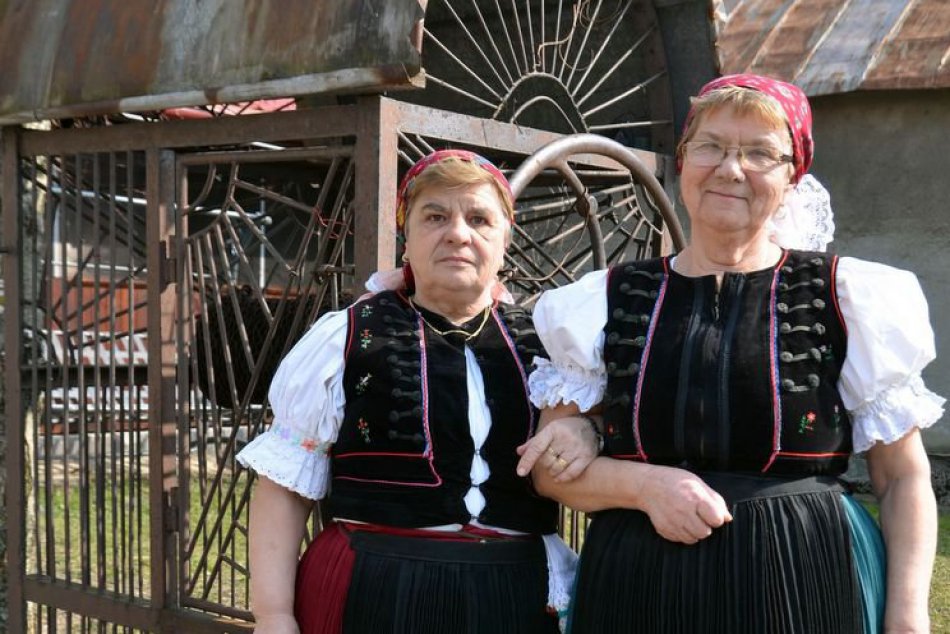 Ilustračný obrázok k článku Zemplínska dedina plná prekvapení: Tradície, mega dub, aj kvalitné BIO mäsko, už viete?