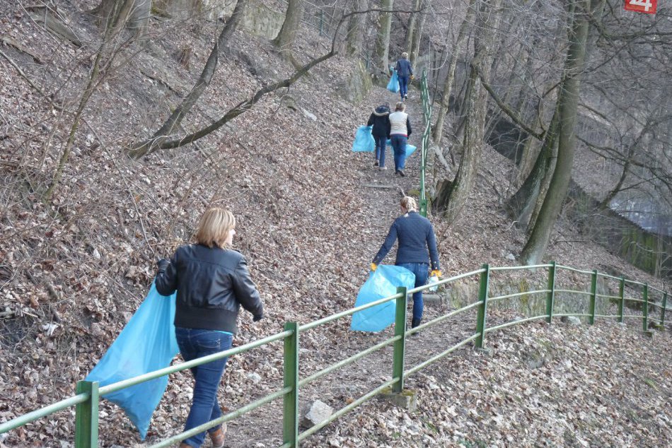 Ilustračný obrázok k článku Začalo sa veľké upratovanie pod Urpínom: Do akcie zapojení dobrovoľníci z viacerých organizácií