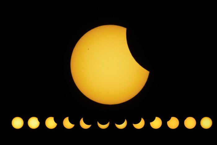 Ilustračný obrázok k článku Obloha nad Prešovom pútala zvedavé pohľady: TAKTO ľudia sledovali zatmenie Slnka na pôde planetária