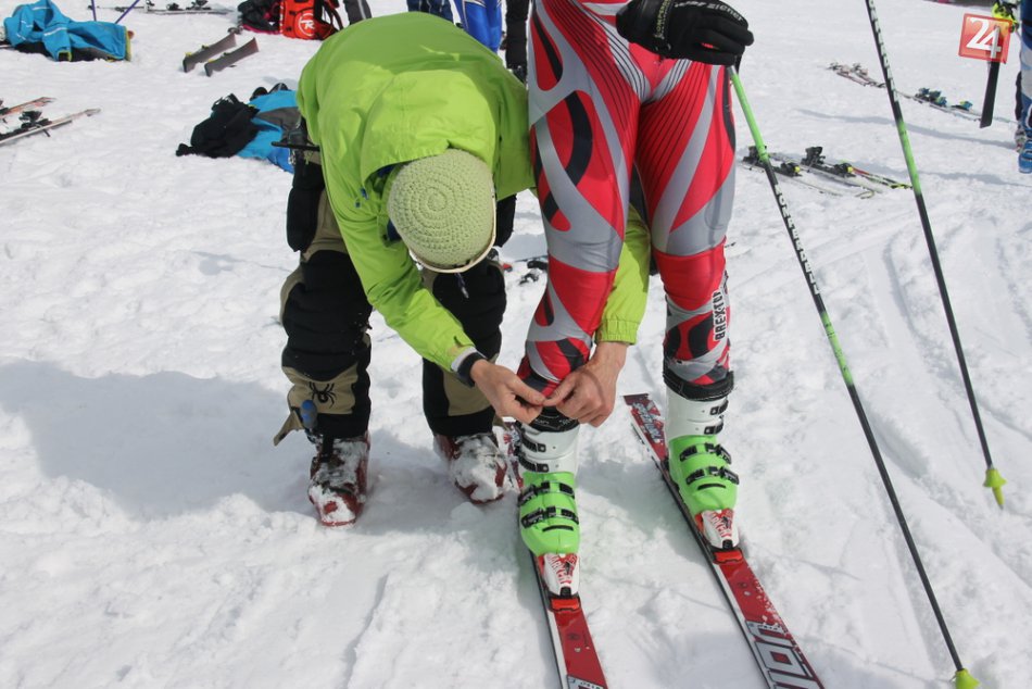 Ilustračný obrázok k článku V okolí Nových Zámkoch odštartovala zimná sezóna: Lyžiarom i sánkarom pomáha nové snežné delo