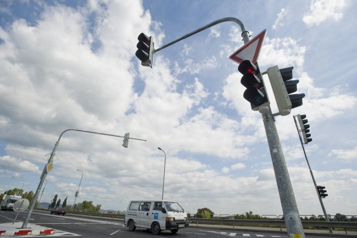 Ilustračný obrázok k článku Testovanie semaforov v Môťovej: Policajti prehovorili o nepotešiteľných zisteniach!