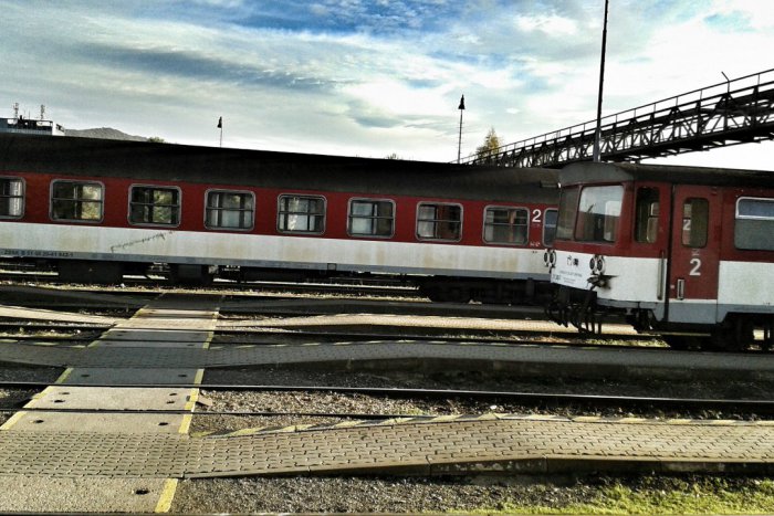 Ilustračný obrázok k článku Sviatky spustia veľkú migráciu: PREHĽAD posilových vlakov týkajúcich sa Humenčanov