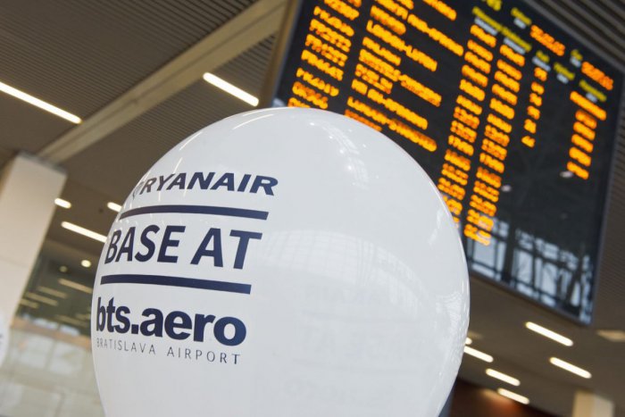 Ilustračný obrázok k článku Ryanair otvoril na bratislavskom letisku svoju základňu. Spoločnosť zároveň otvára dve nové linky