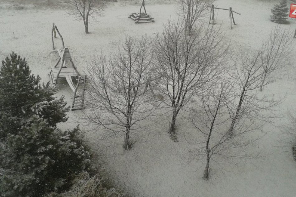 Ilustračný obrázok k článku Šok pre všetkých, čo sa už tešili z jarného počasia: Nitru a okolie zasiahlo husté sneženie VIDEO