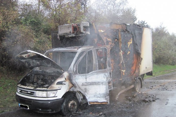 Ilustračný obrázok k článku Požiar dodávky na diaľnici pri Považskej: Vodič utrpel poranenia!
