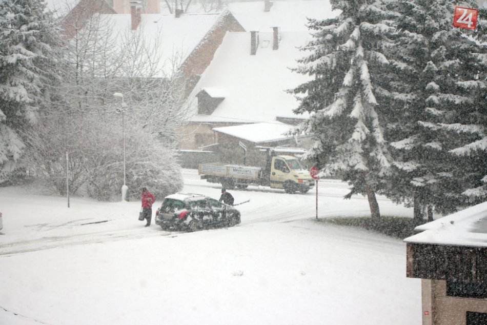 Ilustračný obrázok k článku Už je to tu: Sneženie komplikuje dopravu, prvé obmedzenia na cestách!