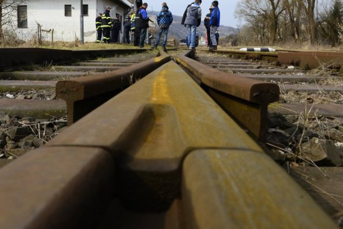 Ilustračný obrázok k článku Neznámy vlak prešiel muža (†52): Telo našli za železničnou stanicou!