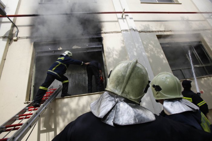 Ilustračný obrázok k článku Byt na Cyrilometodskej v plameňoch: Celá bytovka v pozore, hasiči evakuovali obyvateľov