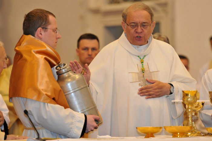 Ilustračný obrázok k článku Omša svätenia olejov: V Katedrále sv. Jána Krstiteľa ju slúžil arcibiskup Ján Orosch