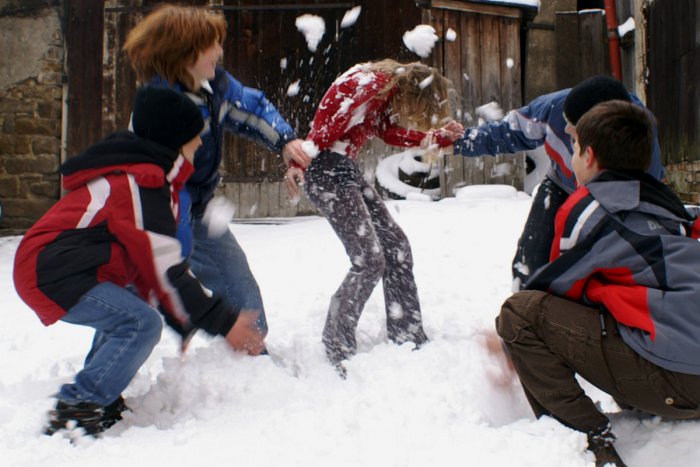 Ilustračný obrázok k článku Obyvatelia iných miest môžu Bystričanom len ticho závidieť: Pravé zimné radovánky na snehu!