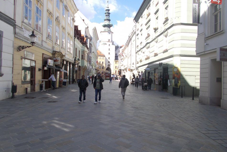 Ilustračný obrázok k článku Koniec nočného života v Bratislave? Samospráva chce nový návrh VZN  prediskutovať s majiteľmi prevádzok