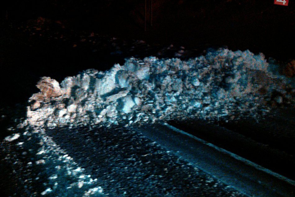 Ilustračný obrázok k článku Vedúci strediska cestárov v Rožňave: Sneh komplikoval dopravu, aká je situácia?