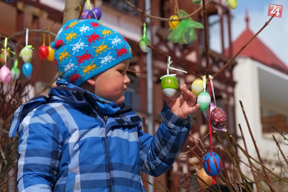 Ilustračný obrázok k článku V Tatrách vyrástlo Veľkonočné mestečko: Skvelú atmosféru si prišlo vychutnať množstvo ľudí