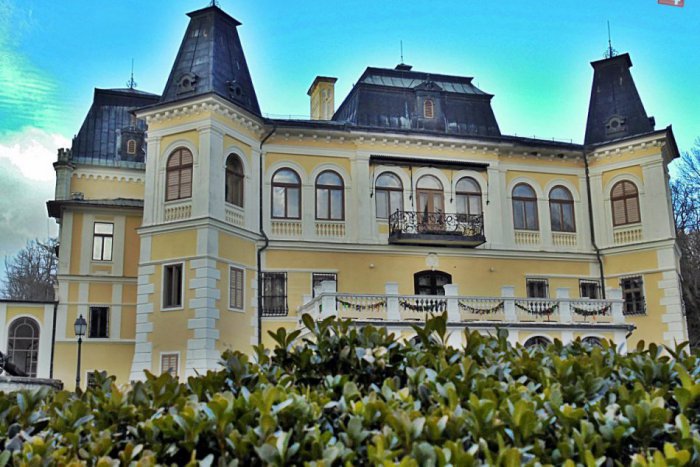 Ilustračný obrázok k článku Čokoládové vajíčka, domáce zvieratá aj úkryt pred polievačmi: Taká bola Veľká noc v kaštieli Betliar