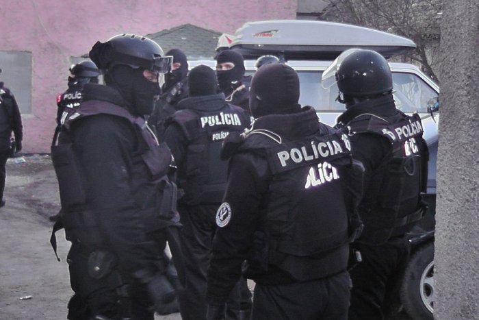 Ilustračný obrázok k článku Policajné FOTO zo záťahu kukláčov: Chytili členov organizovanej skupiny, zarábali obzvlášť bezcitne!