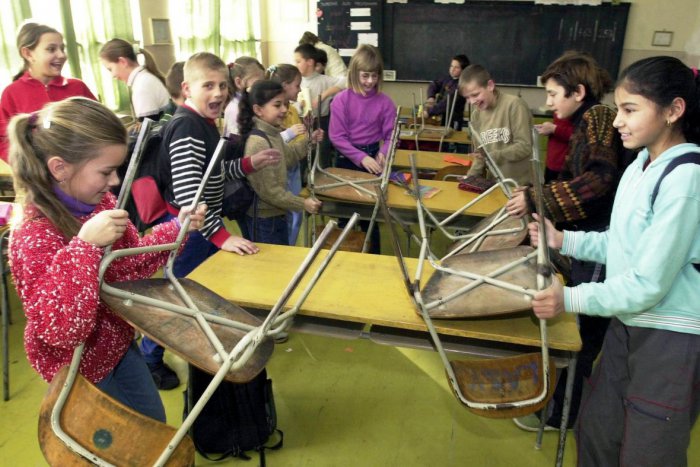 Ilustračný obrázok k článku Horúčavy úradujú aj v školských laviciach: Tieto žiarske základky skracujú vyučovanie!