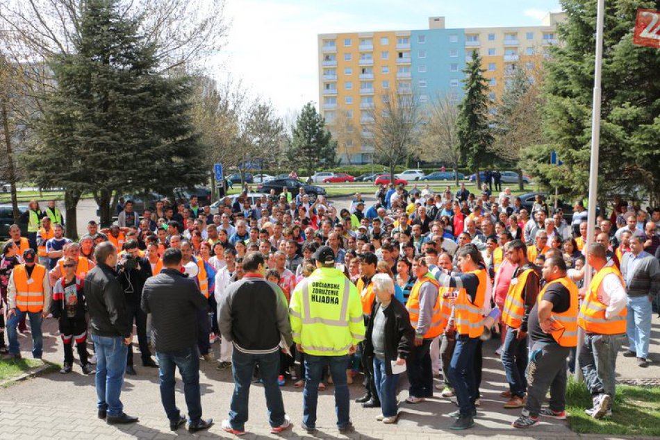 Ilustračný obrázok k článku Rómovia v michalovských uliciach: Pozrite prvé FOTO a VIDEO z protestu!