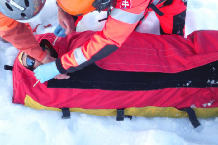 Ilustračný obrázok k článku Zásah horských záchranárov vo Veľkej Rači: Turista (65) po páde zostal v bezvedomí