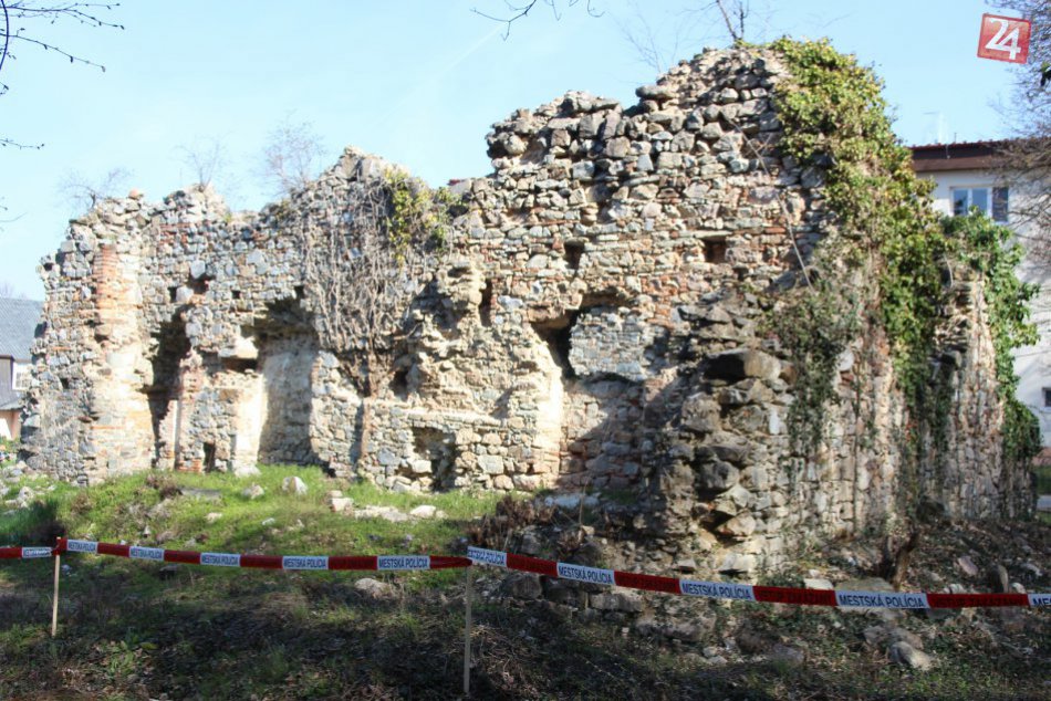 Ilustračný obrázok k článku Pripravujú zaujímavú novinku: Ruiny zoborského kláštora by mohlo oživiť ihrisko