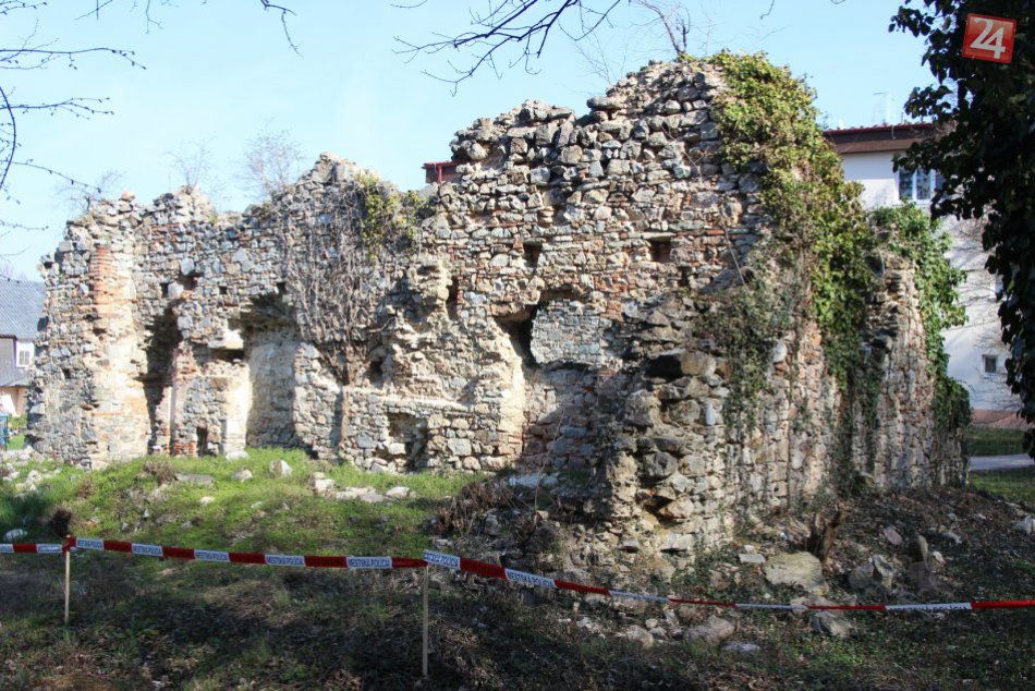 Ilustračný obrázok k článku Ruiny vzácneho kláštora: Za múrmi nemocnice chátra zabudnutý poklad