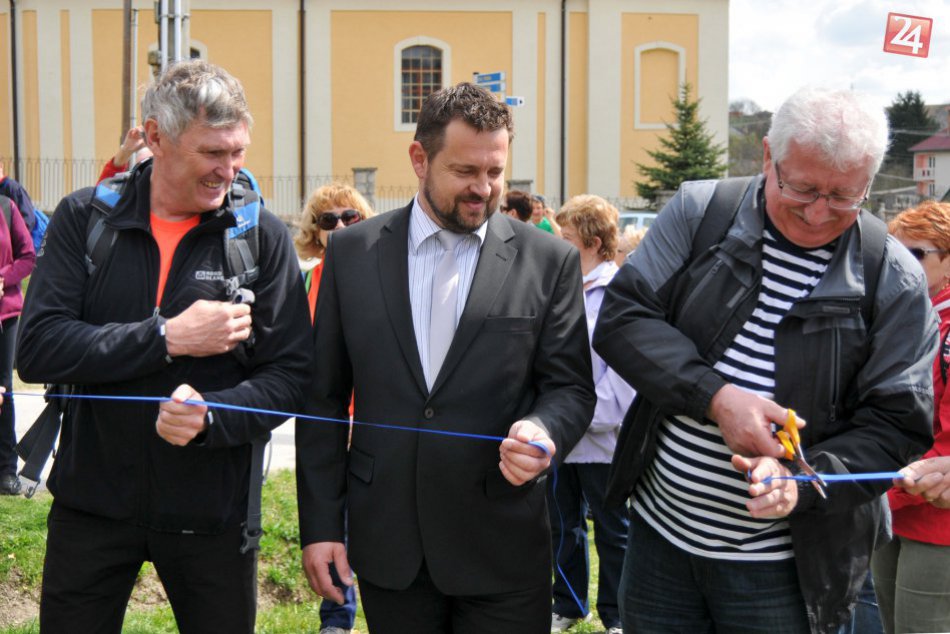 Ilustračný obrázok k článku V Dobrej Vode si pripomenuli Jána Hollého: Obnovený turistický chodník opäť otvorili