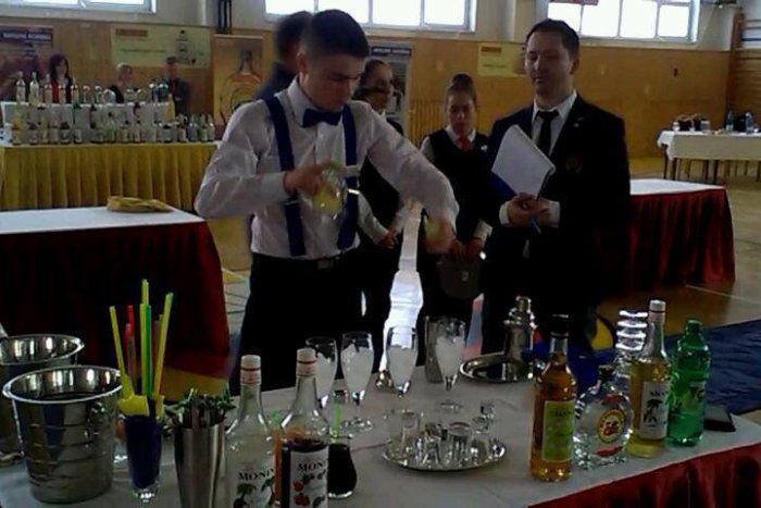 Ilustračný obrázok k článku Študent zo Spišskej pri miešaní nápojov nenašiel premožiteľa: Urobte si aj vy jeho víťazné drinky