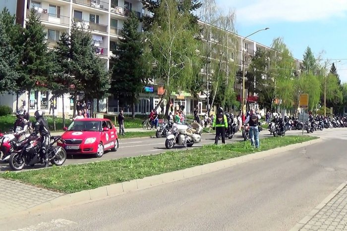 Ilustračný obrázok k článku Nevšedný úkaz v centre Humenného. Mestom sa prehnal obrovský húf motorkárov! VIDEO